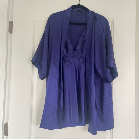 Victoria’s Secret Satin Chemise and Robe - Picture 2 of 6